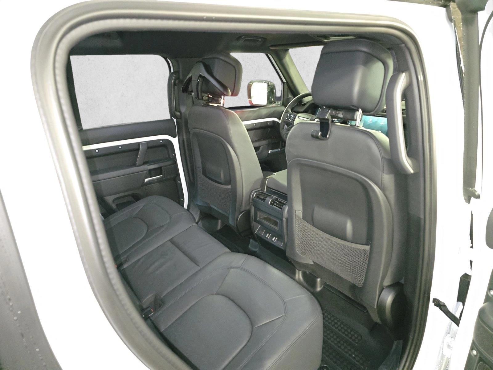 2026 Land Rover Defender X-Dynamic SE - Photo 11