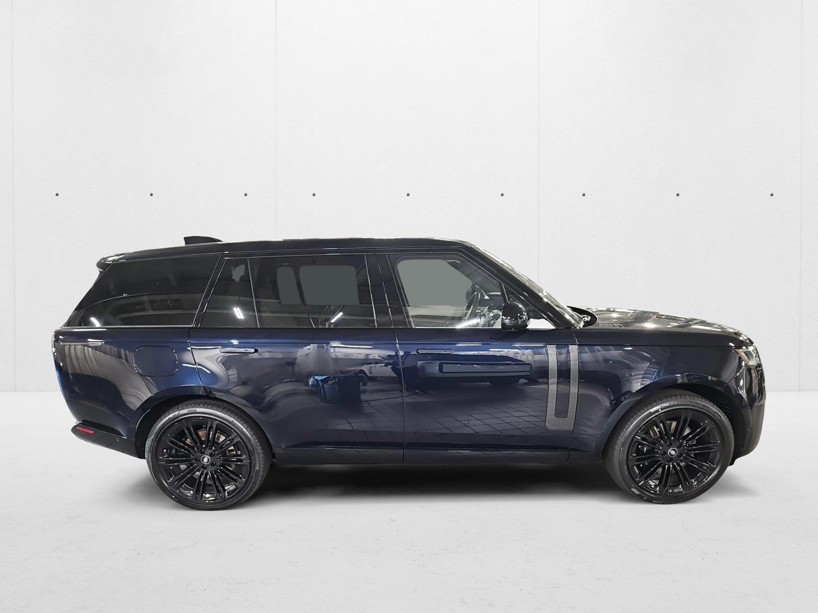 2025 Land Rover Range Rover SE photo 4