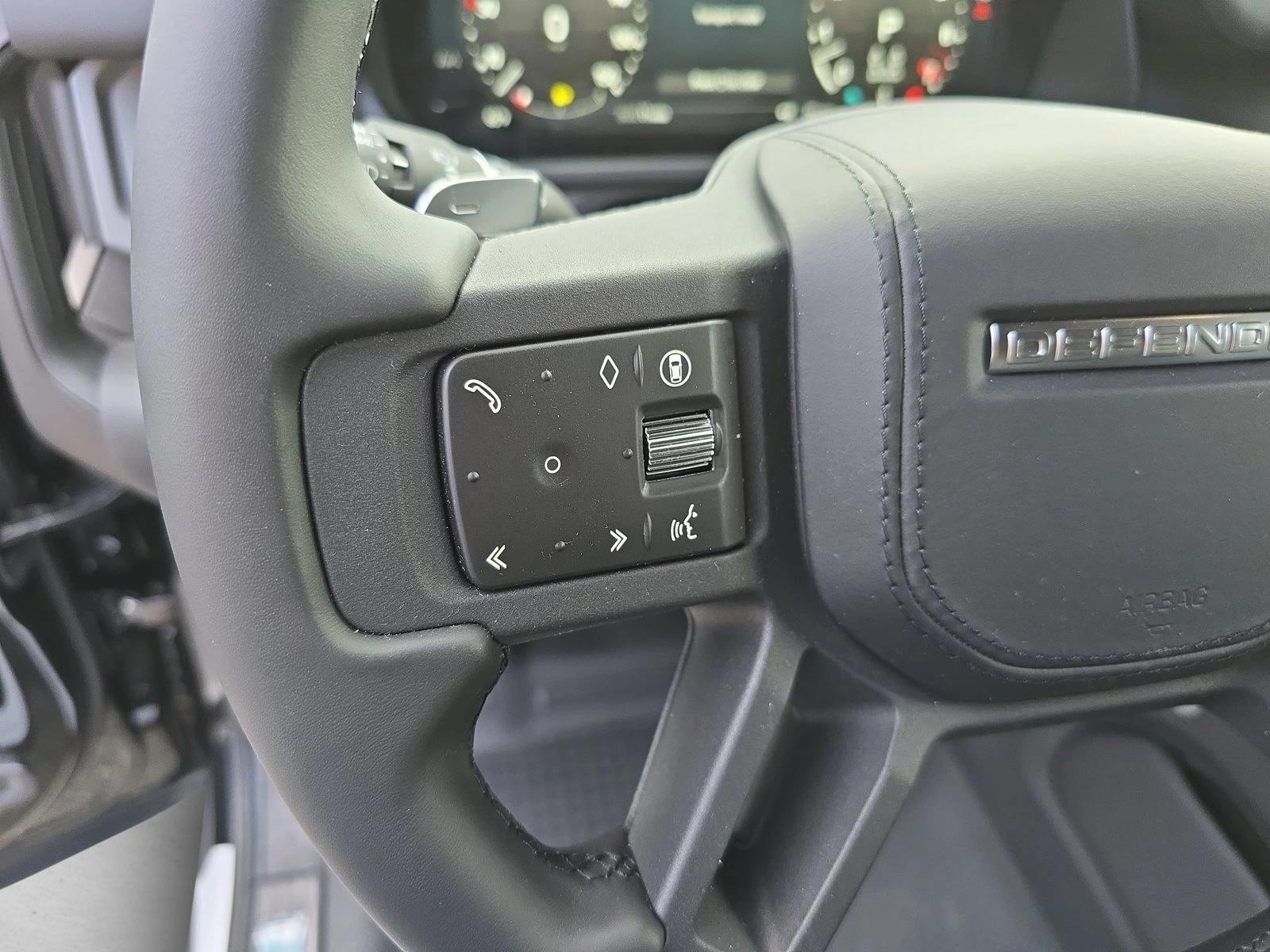 2026 Land Rover Defender V8 - Photo 16