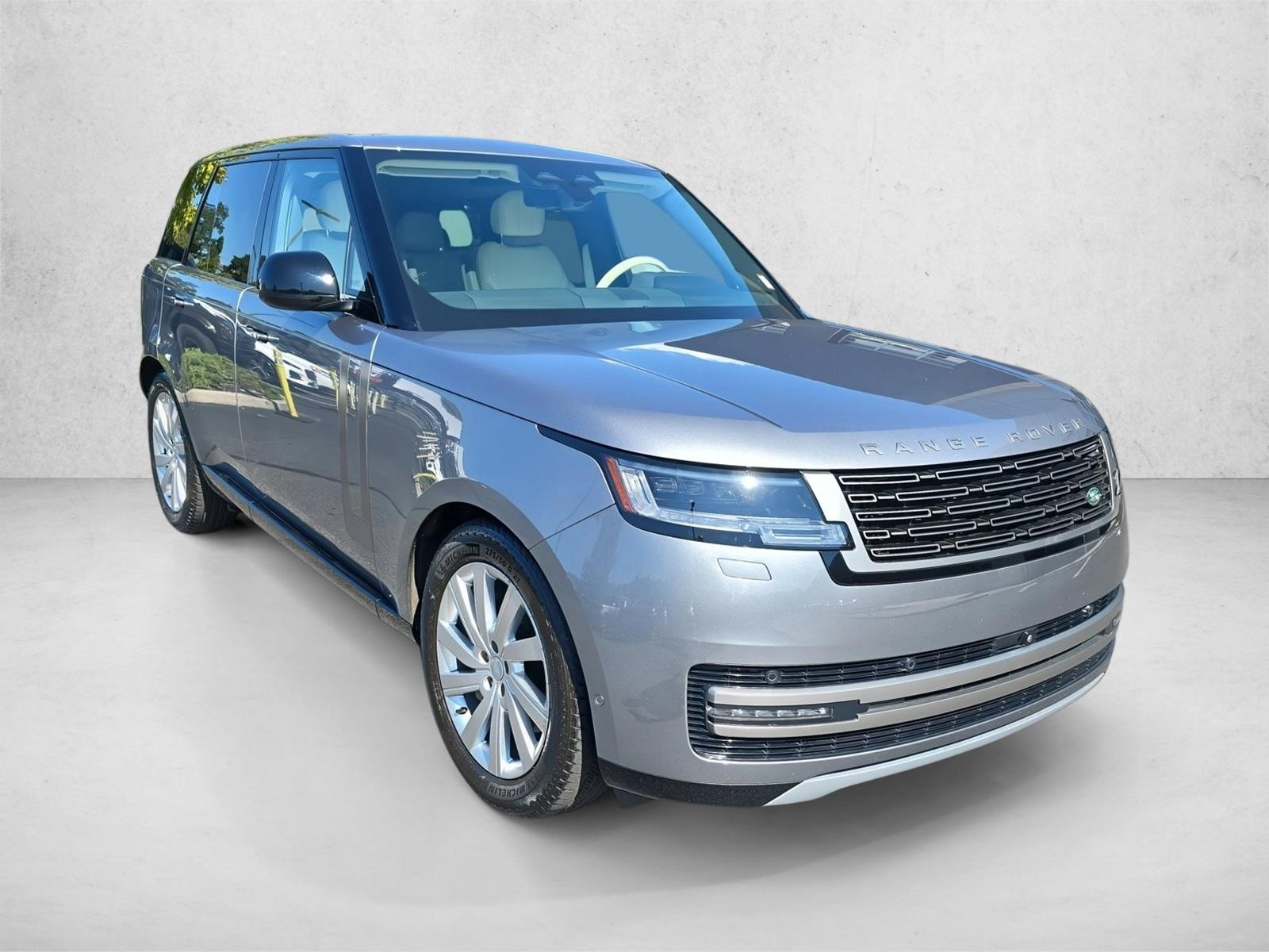 2024 Land Rover Range Rover SE photo 3
