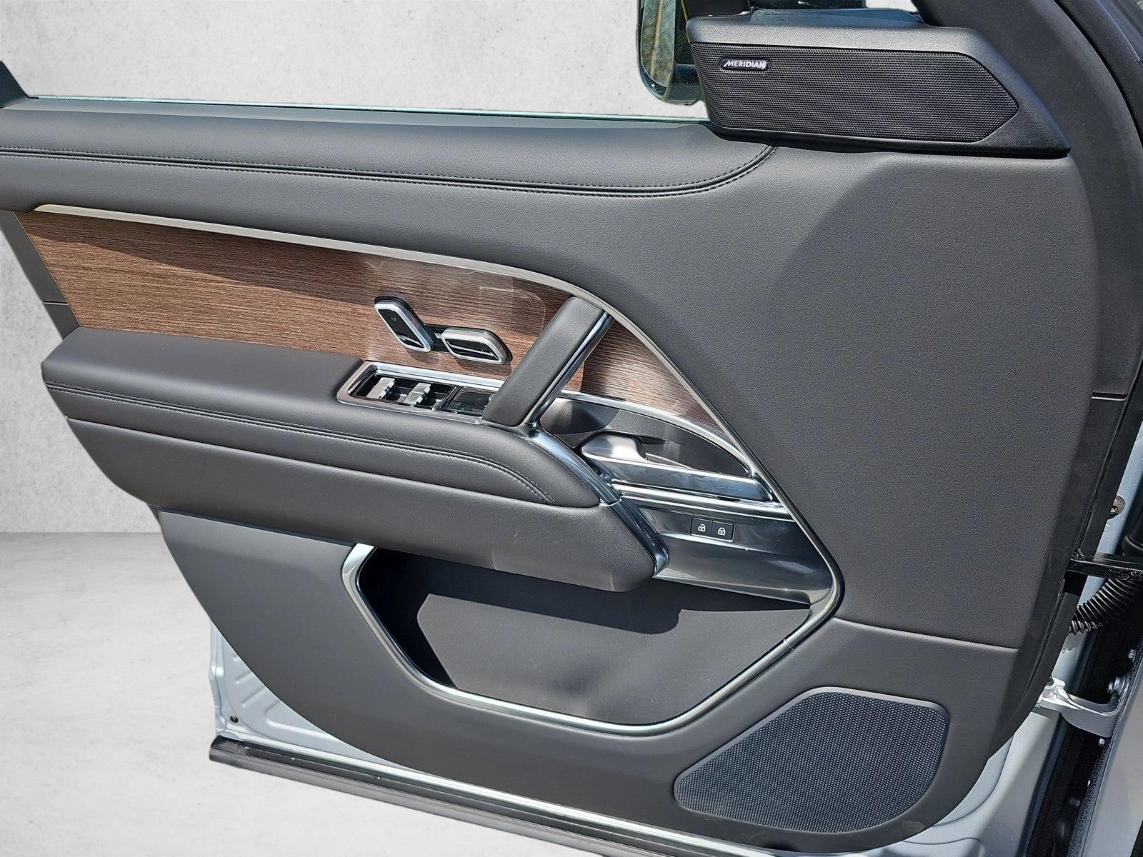 2025 Land Rover Range Rover SE - Photo 28