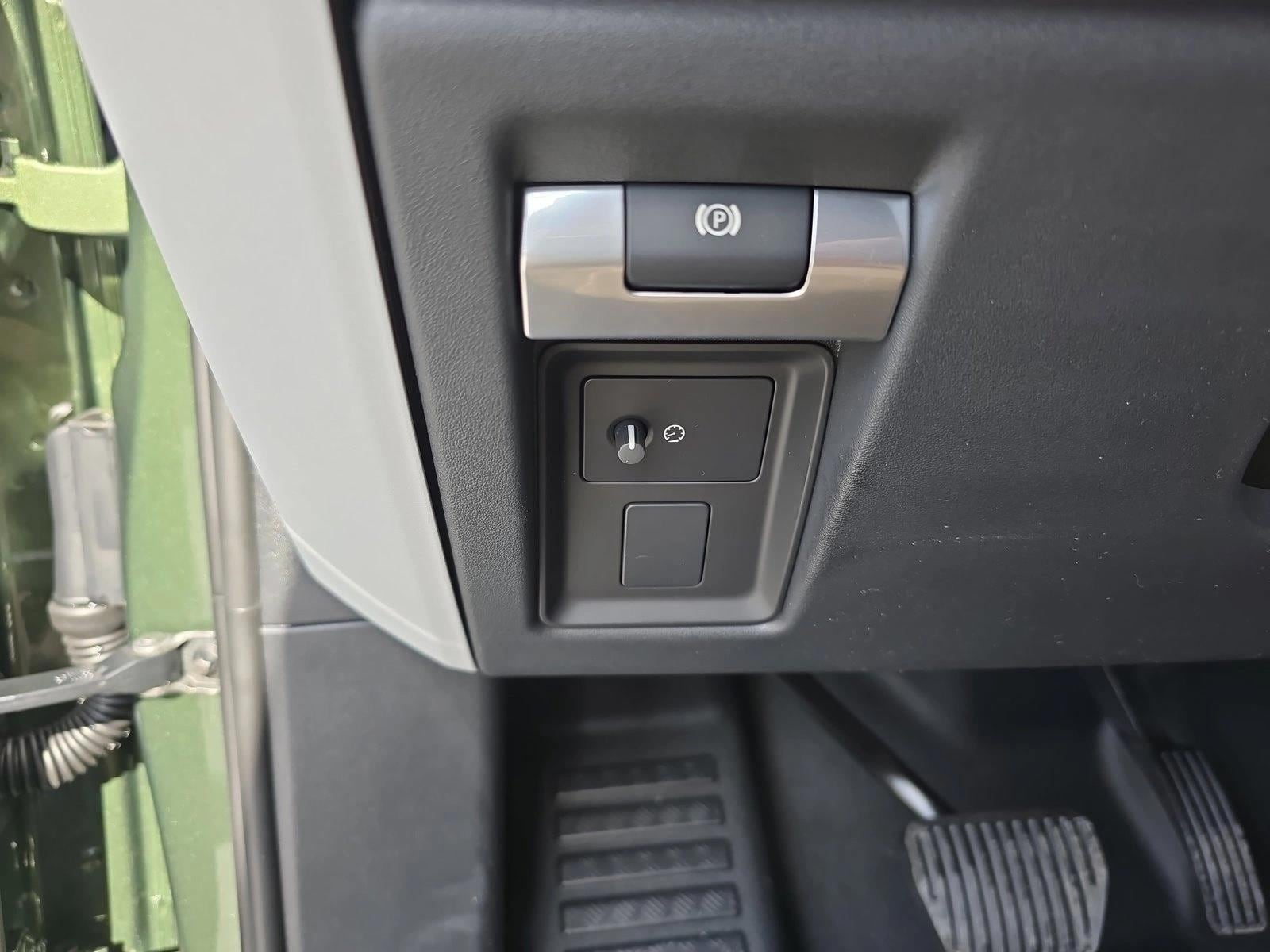 2026 Land Rover Defender X-Dynamic SE - Photo 26