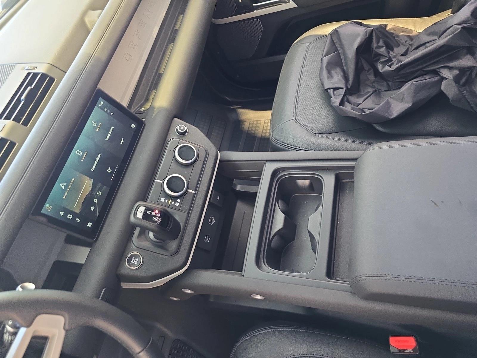 2024 Land Rover Defender S - Photo 24