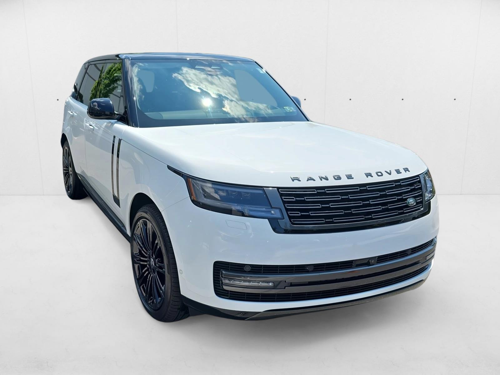 2025 Land Rover Range Rover SE photo 3
