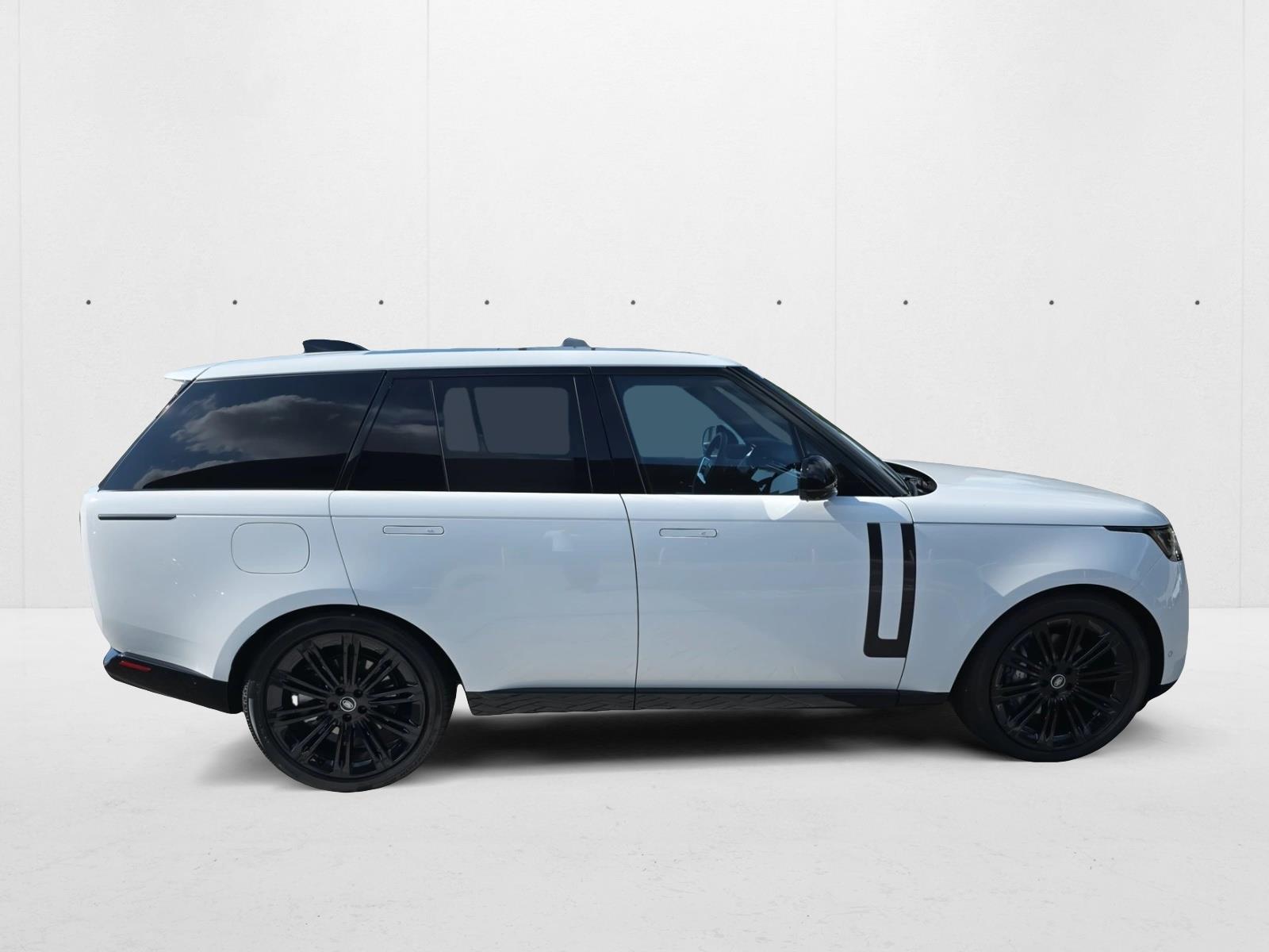 2025 Land Rover Range Rover SE photo 4