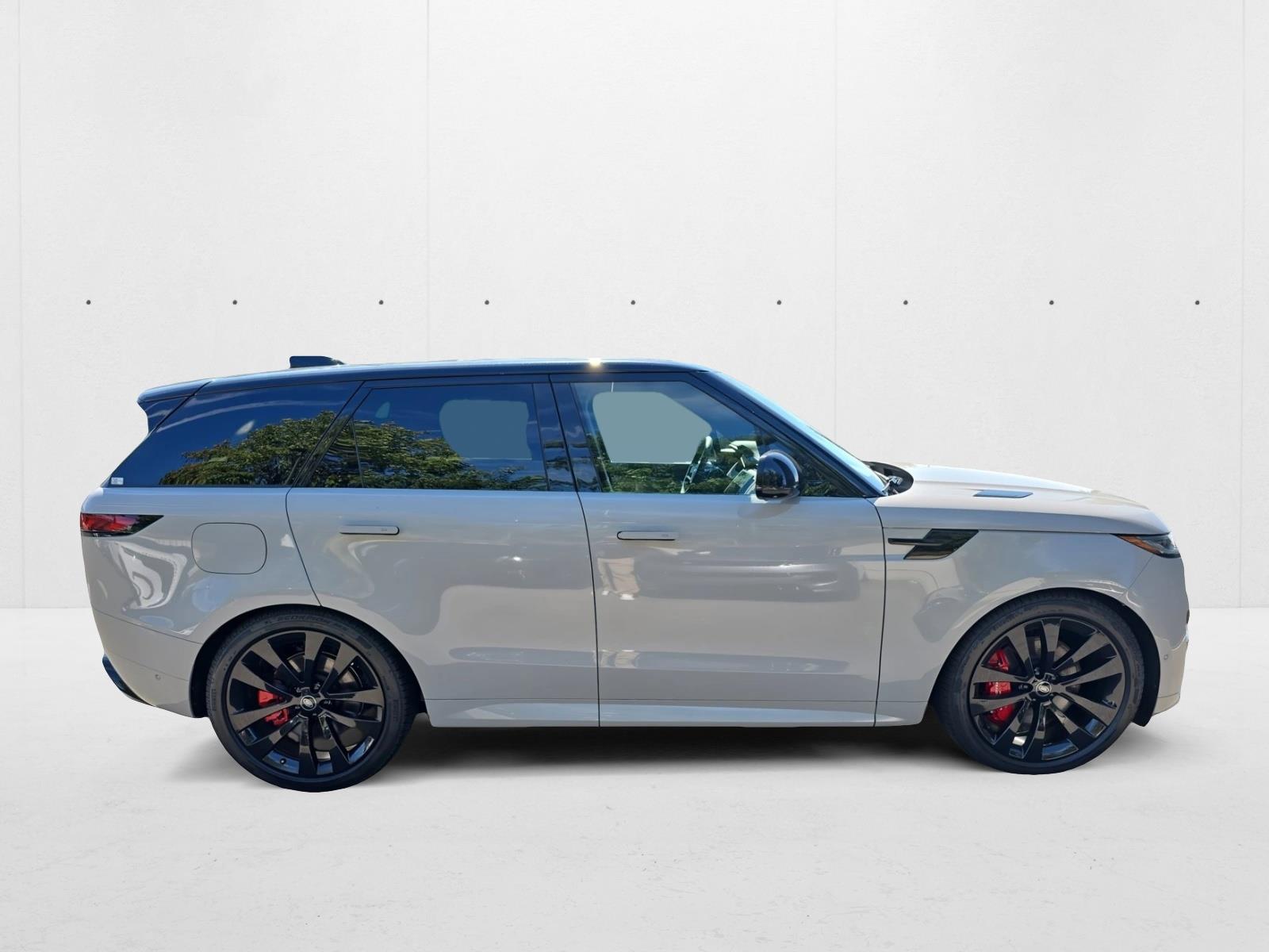 2025 Land Rover Range Rover Sport SE photo 4