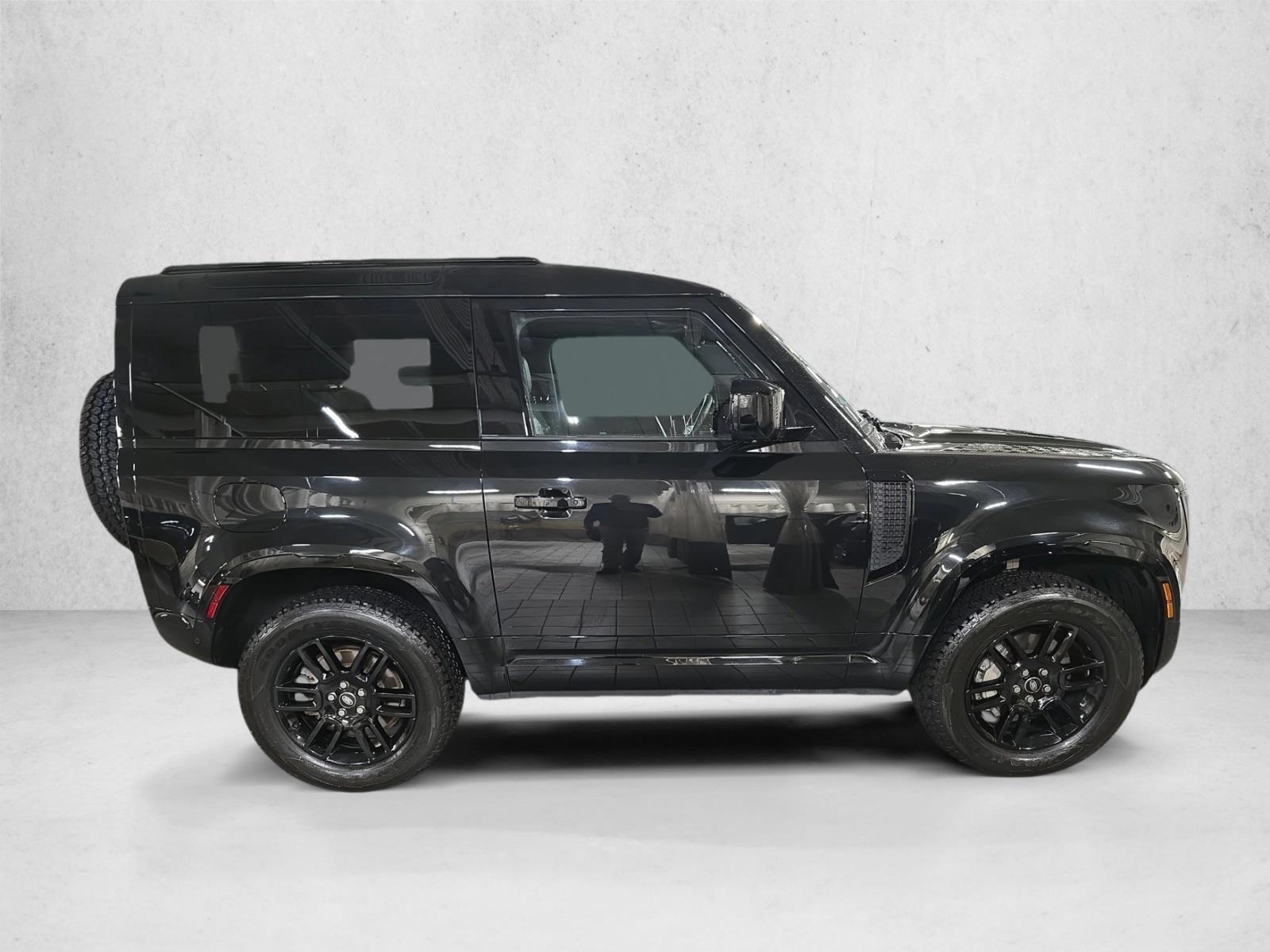 2024 Land Rover Defender X-Dynamic SE photo 3