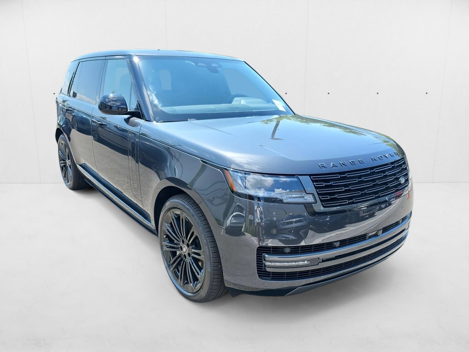 2025 Land Rover Range Rover SE photo 3