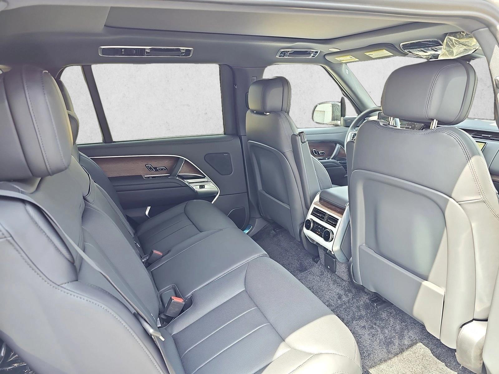 2025 Land Rover Range Rover SE - Photo 11