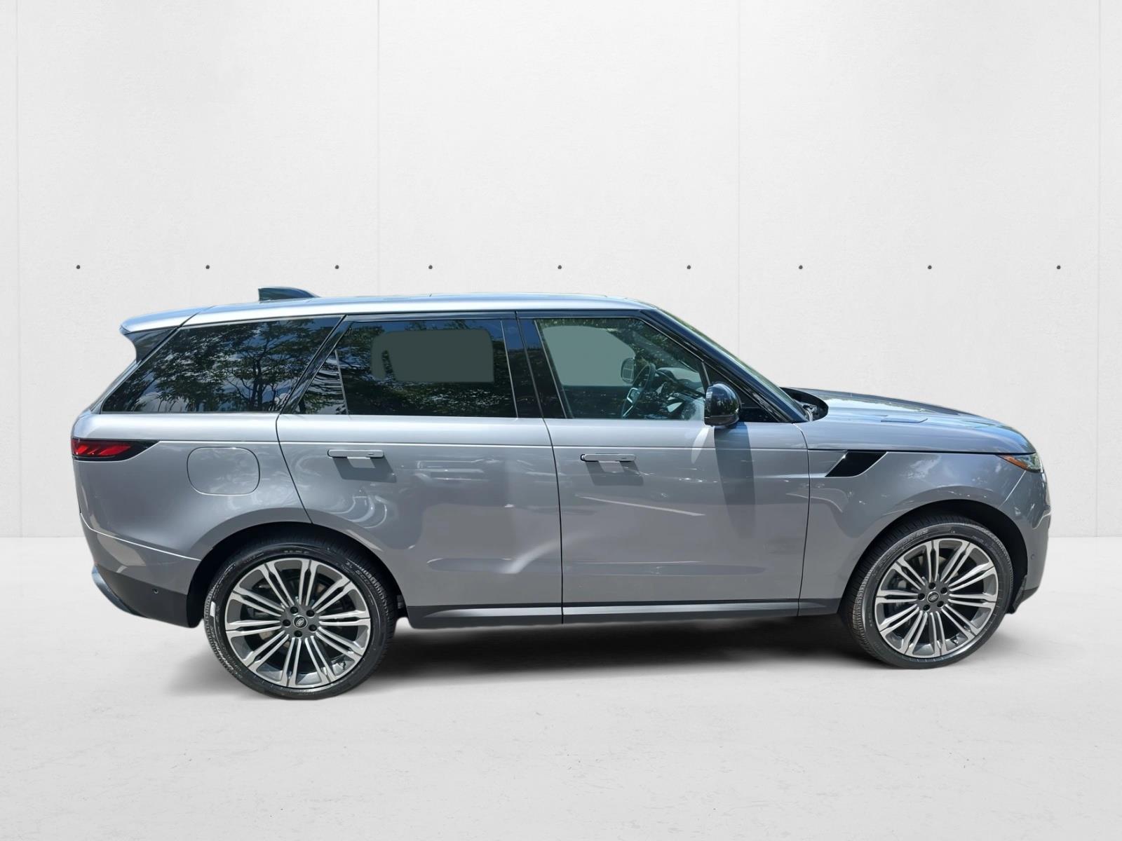 2025 Land Rover Range Rover Sport SE photo 4