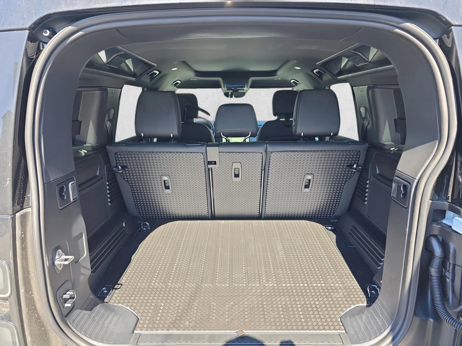 2026 Land Rover Defender X-Dynamic SE - Photo 12