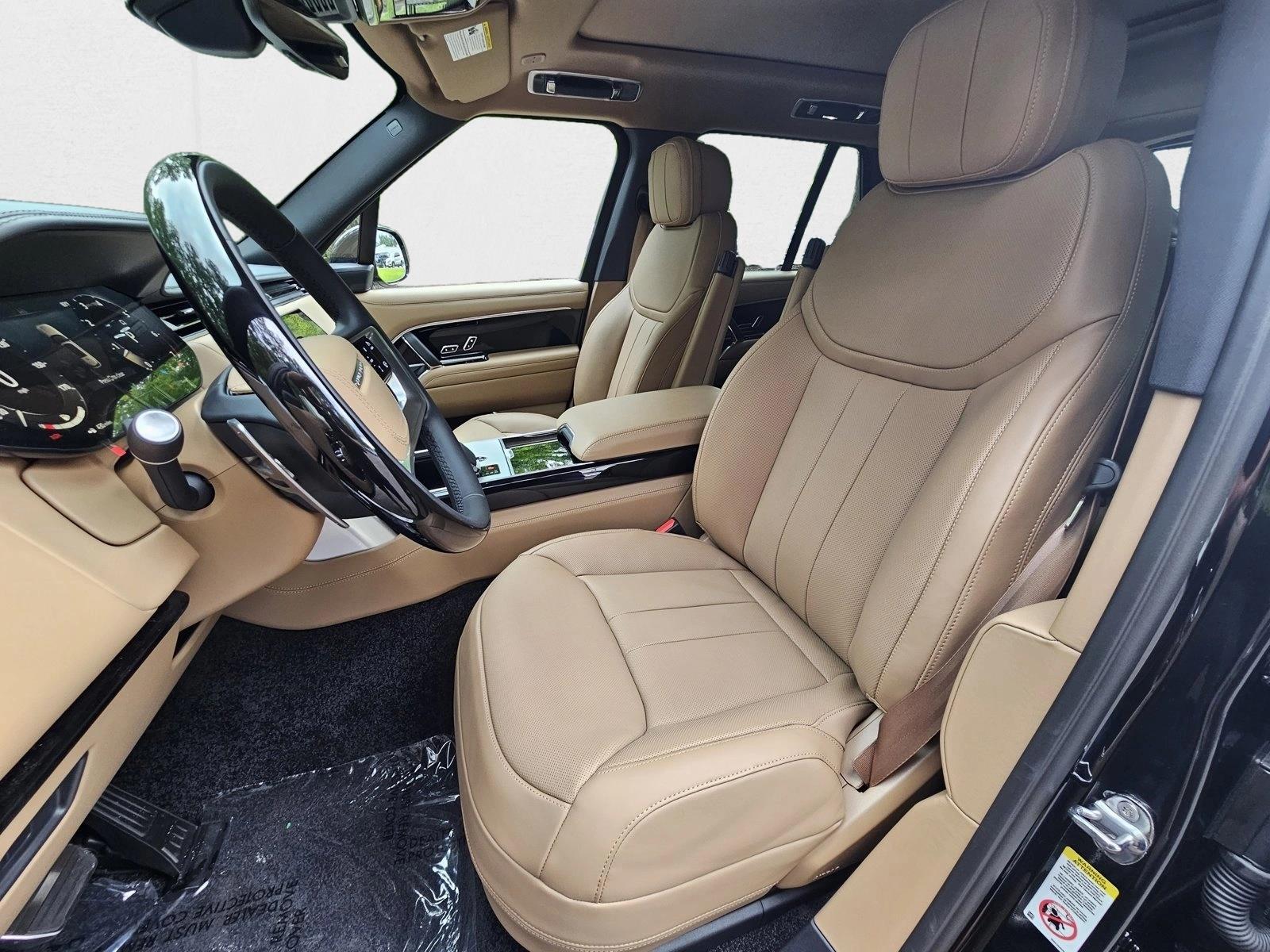 2025 Land Rover Range Rover SE photo 4