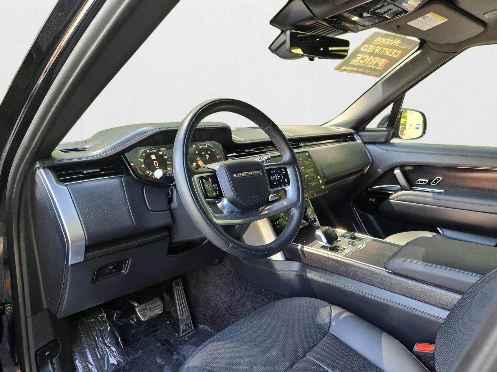 2023 Land Rover Range Rover SV photo 3