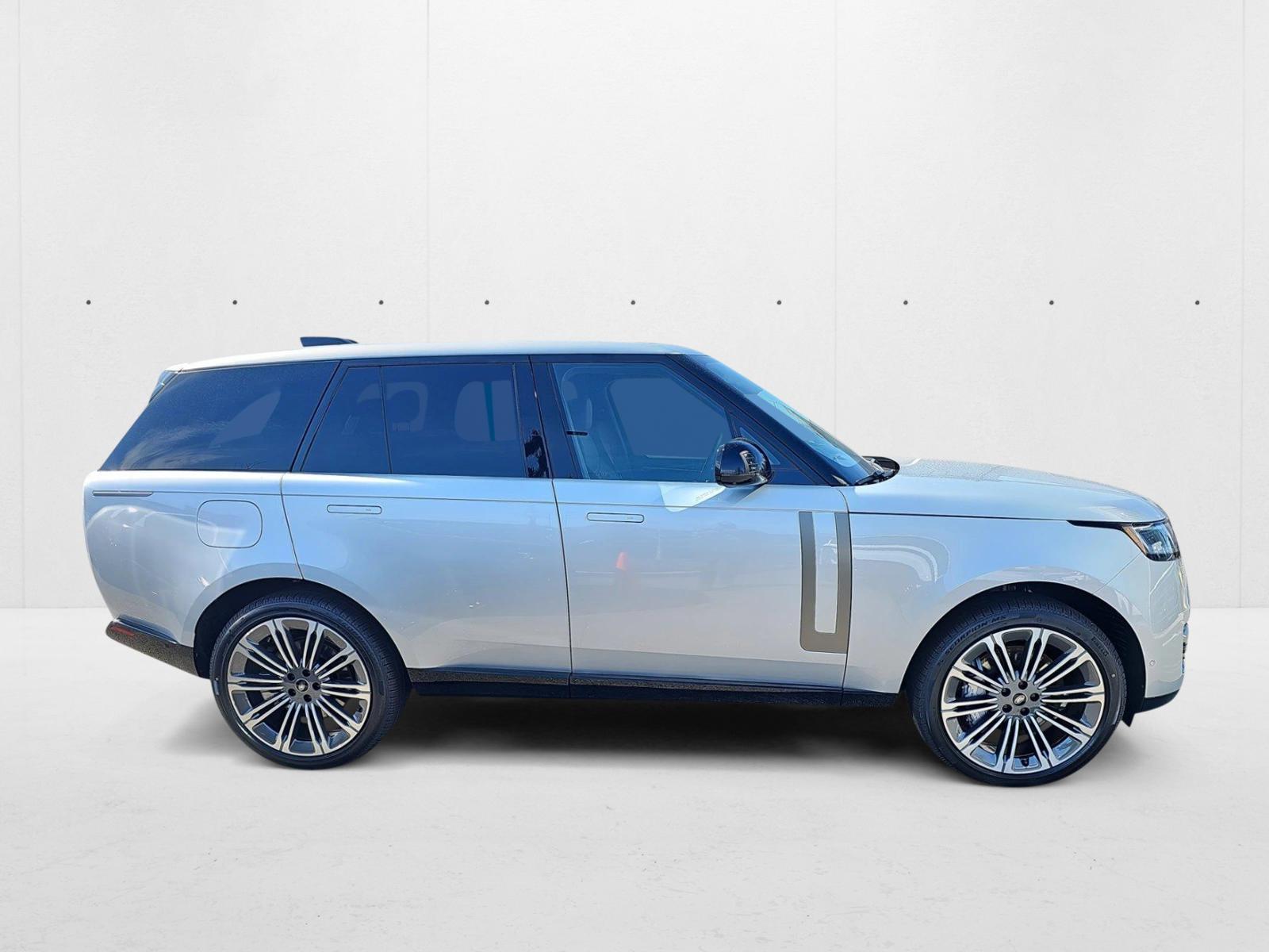 2025 Land Rover Range Rover SE photo 3