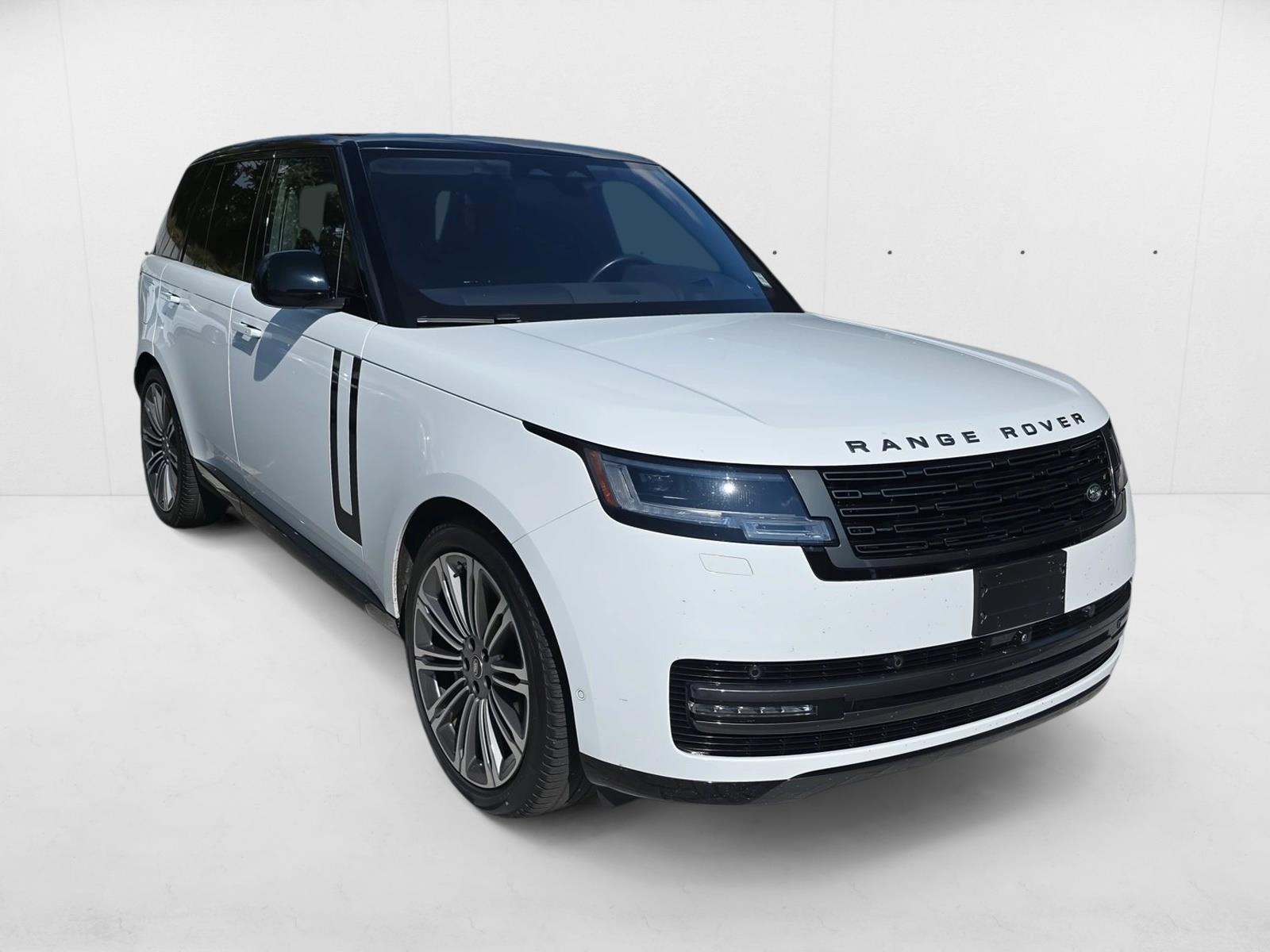 2023 Land Rover Range Rover SE photo 3