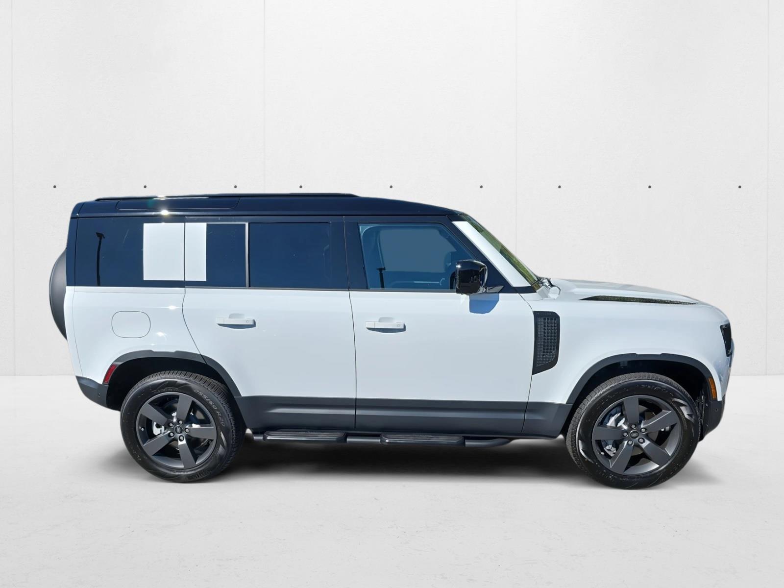 2025 Land Rover Defender 110 S photo 4