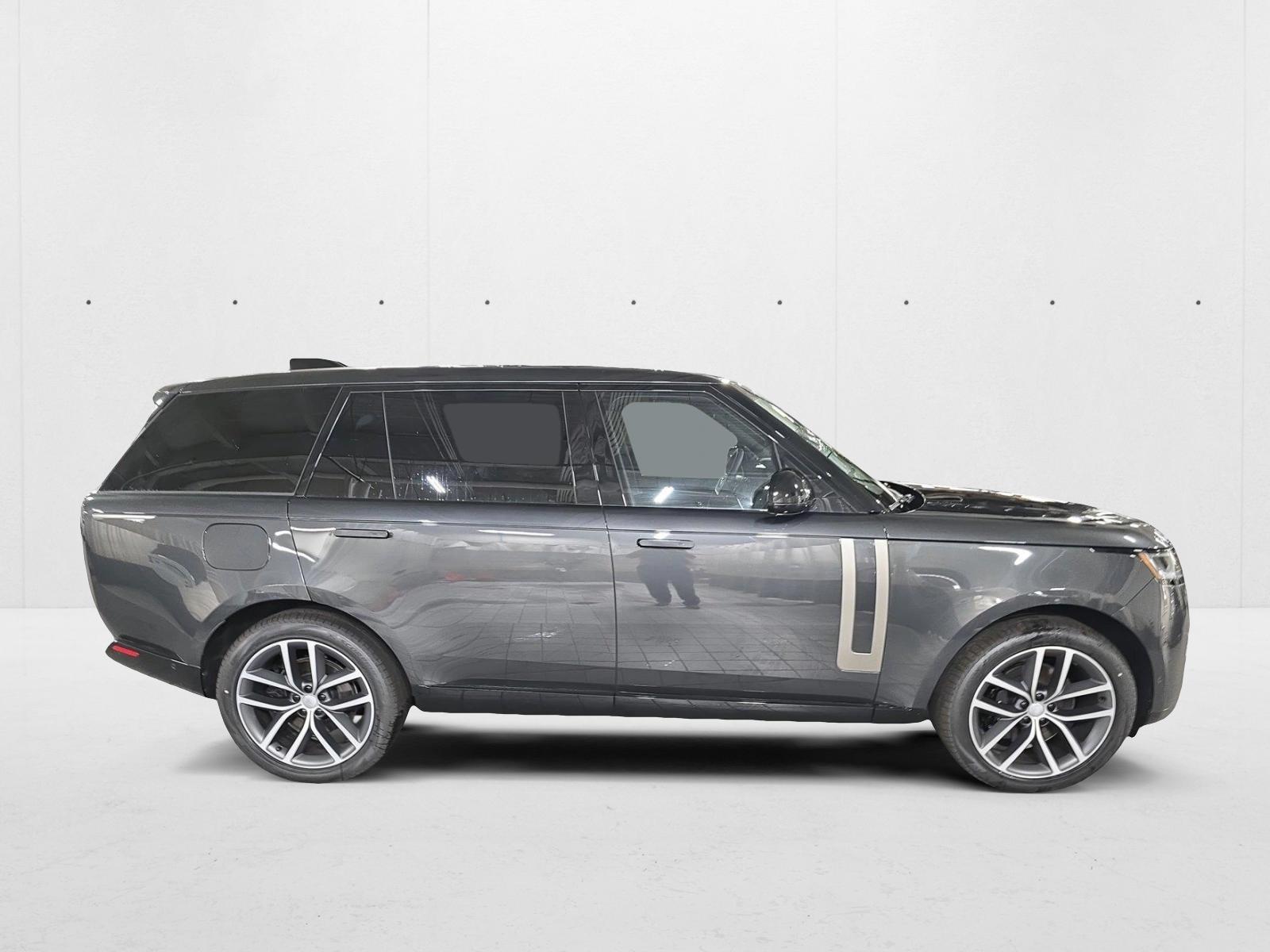 2025 Land Rover Range Rover SE photo 4