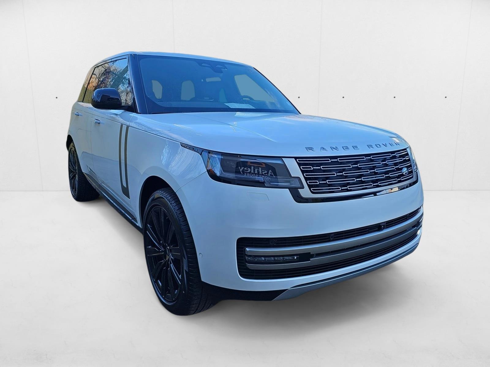 2025 Land Rover Range Rover SE photo 3