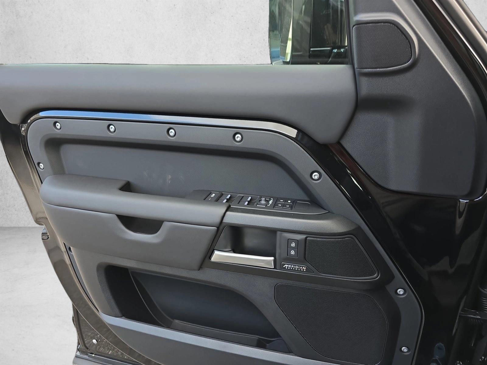 2026 Land Rover Defender V8 - Photo 25