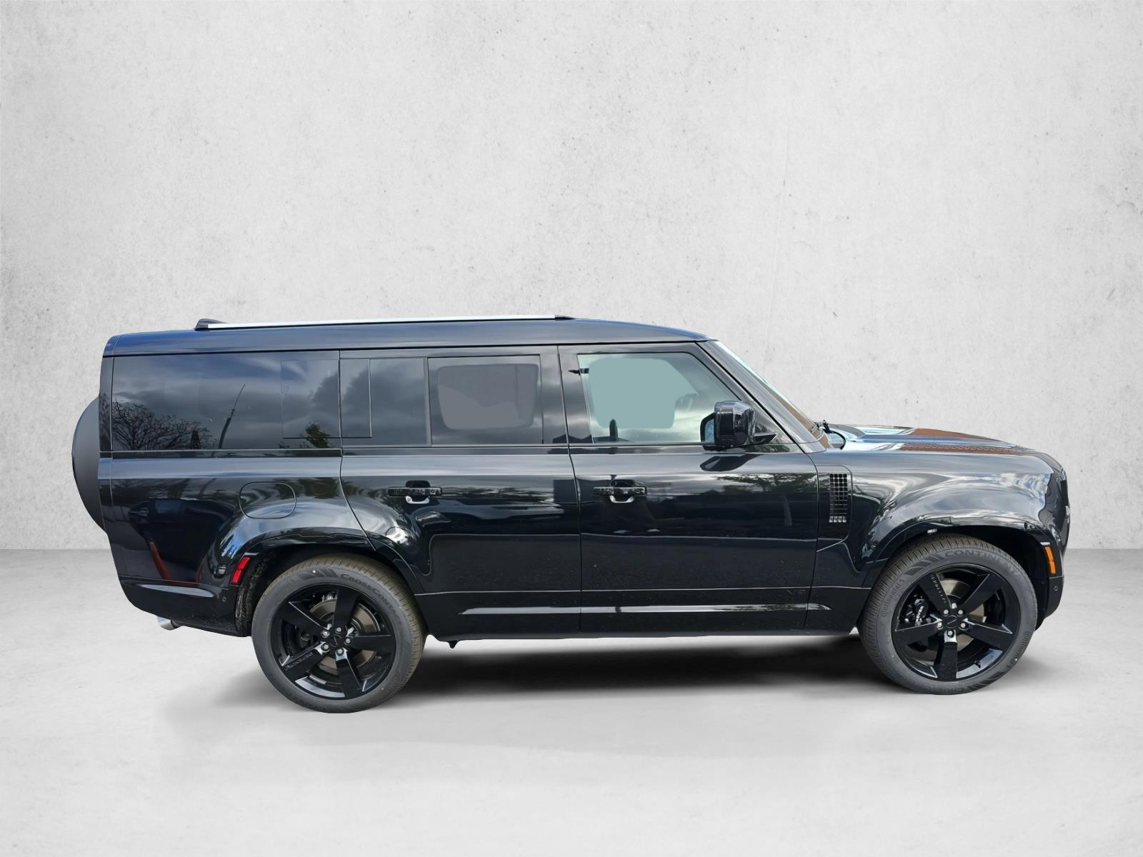 2026 Land Rover Defender V8 photo 4