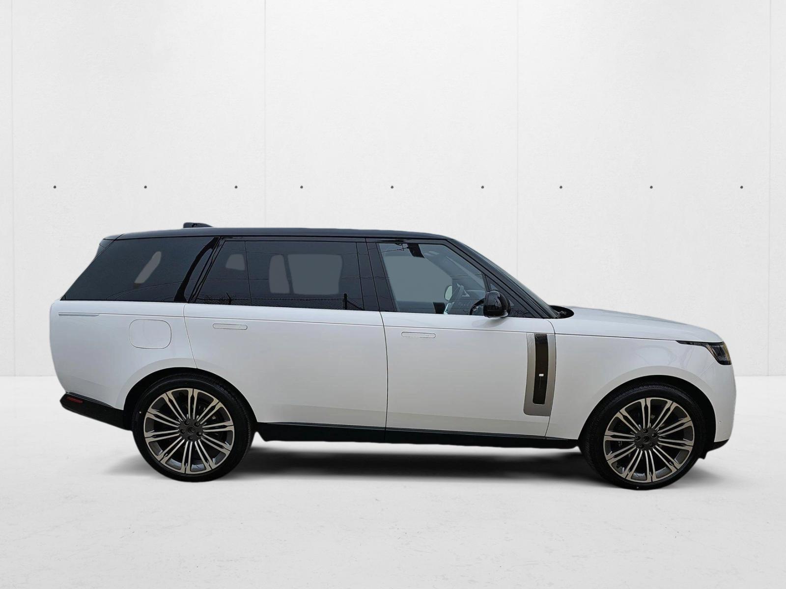 2025 Land Rover Range Rover SV photo 4