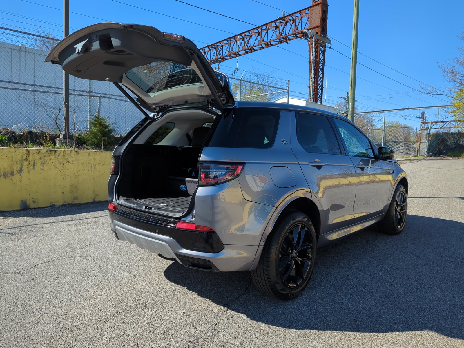 2024 Land Rover Discovery Sport S photo 2