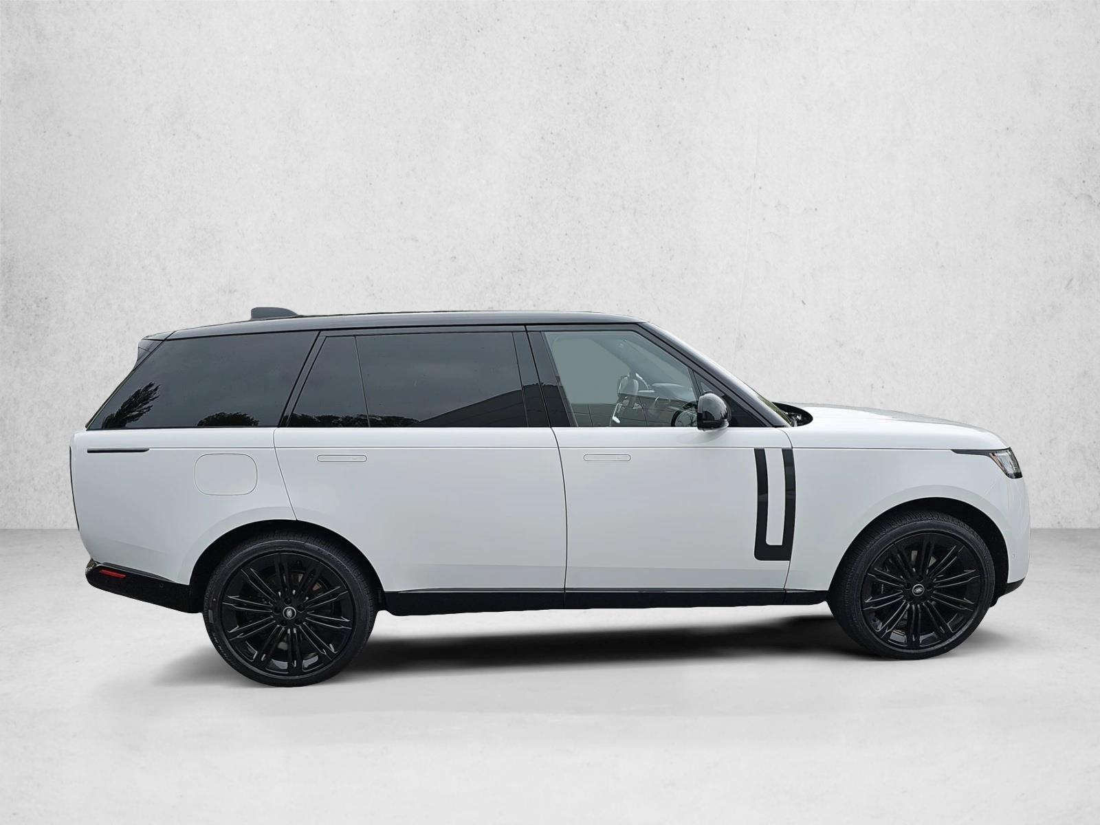 2025 Land Rover Range Rover SE photo 4