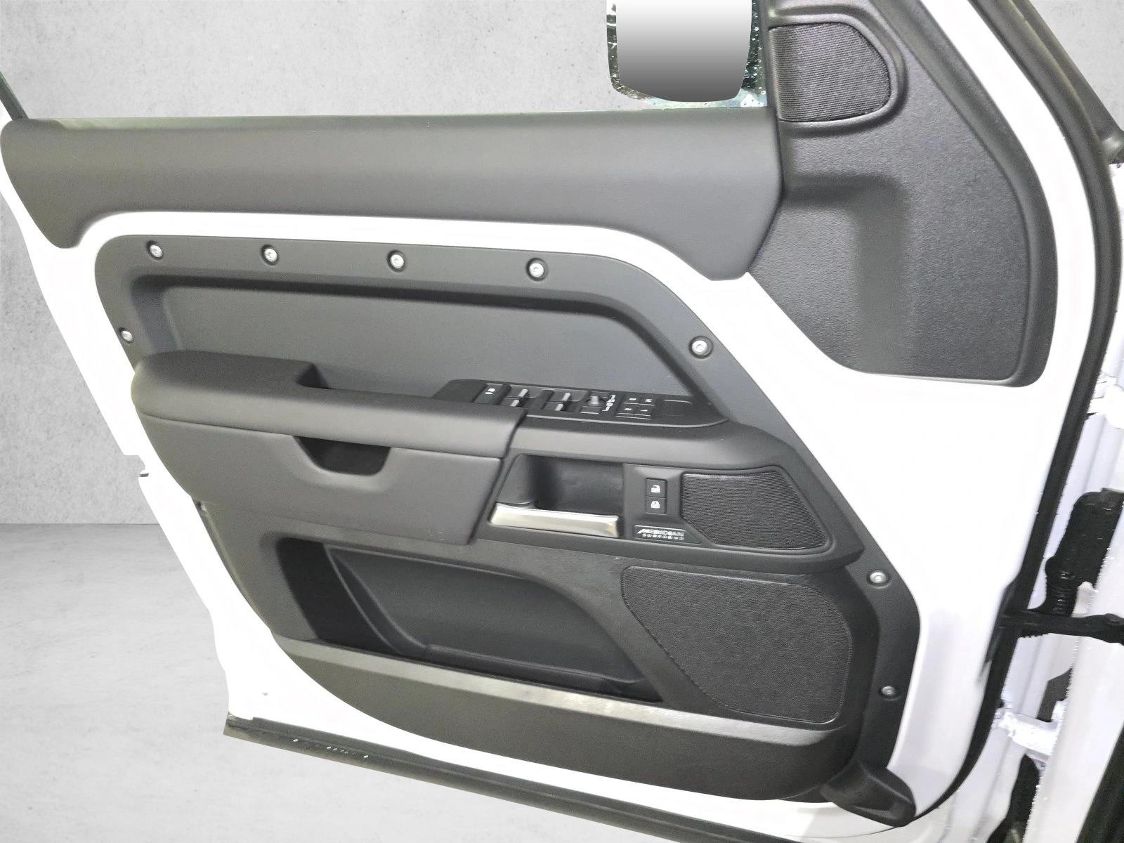 2026 Land Rover Defender X-Dynamic SE - Photo 25