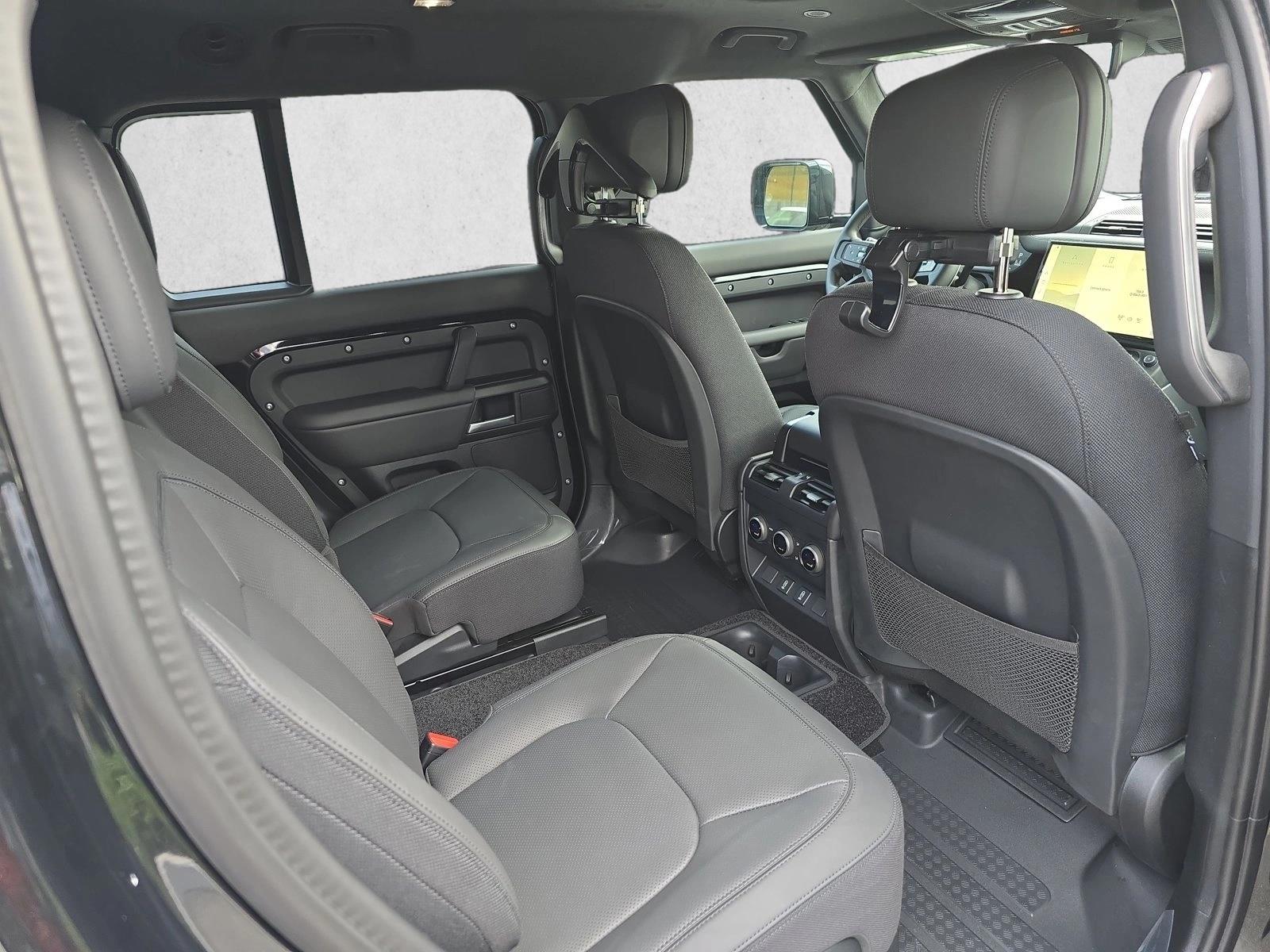 2026 Land Rover Defender V8 - Photo 11
