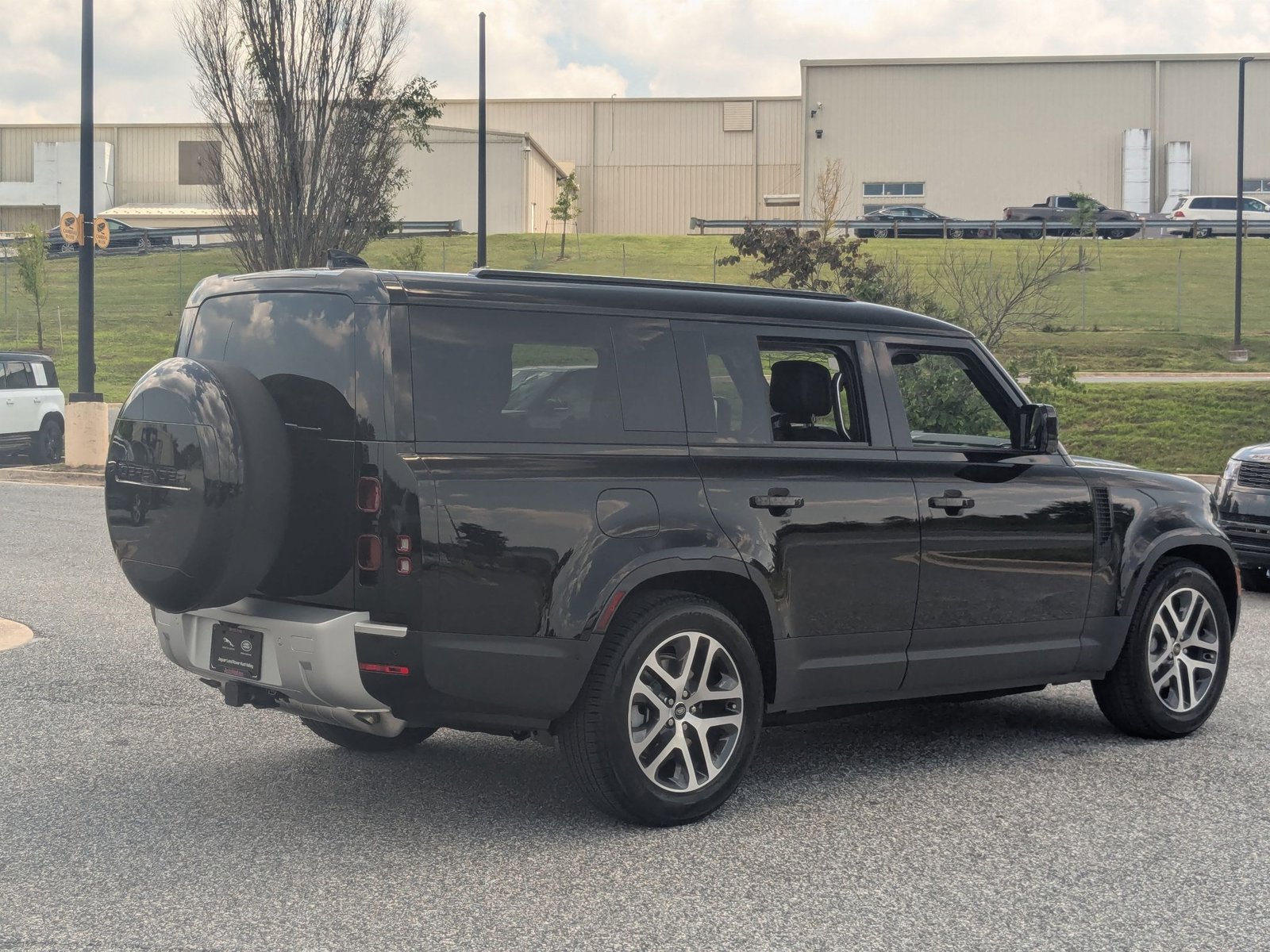 2025 Land Rover Defender S photo 2