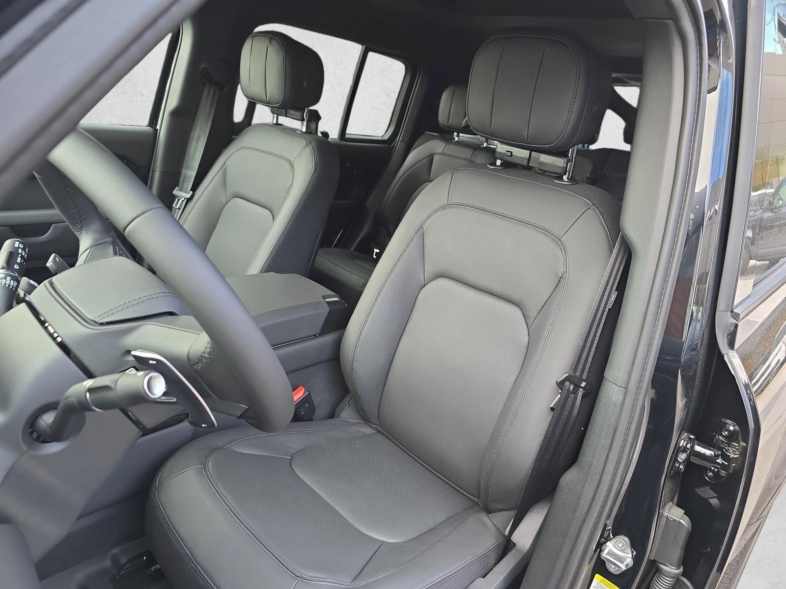 2026 Land Rover Defender V8 - Photo 13