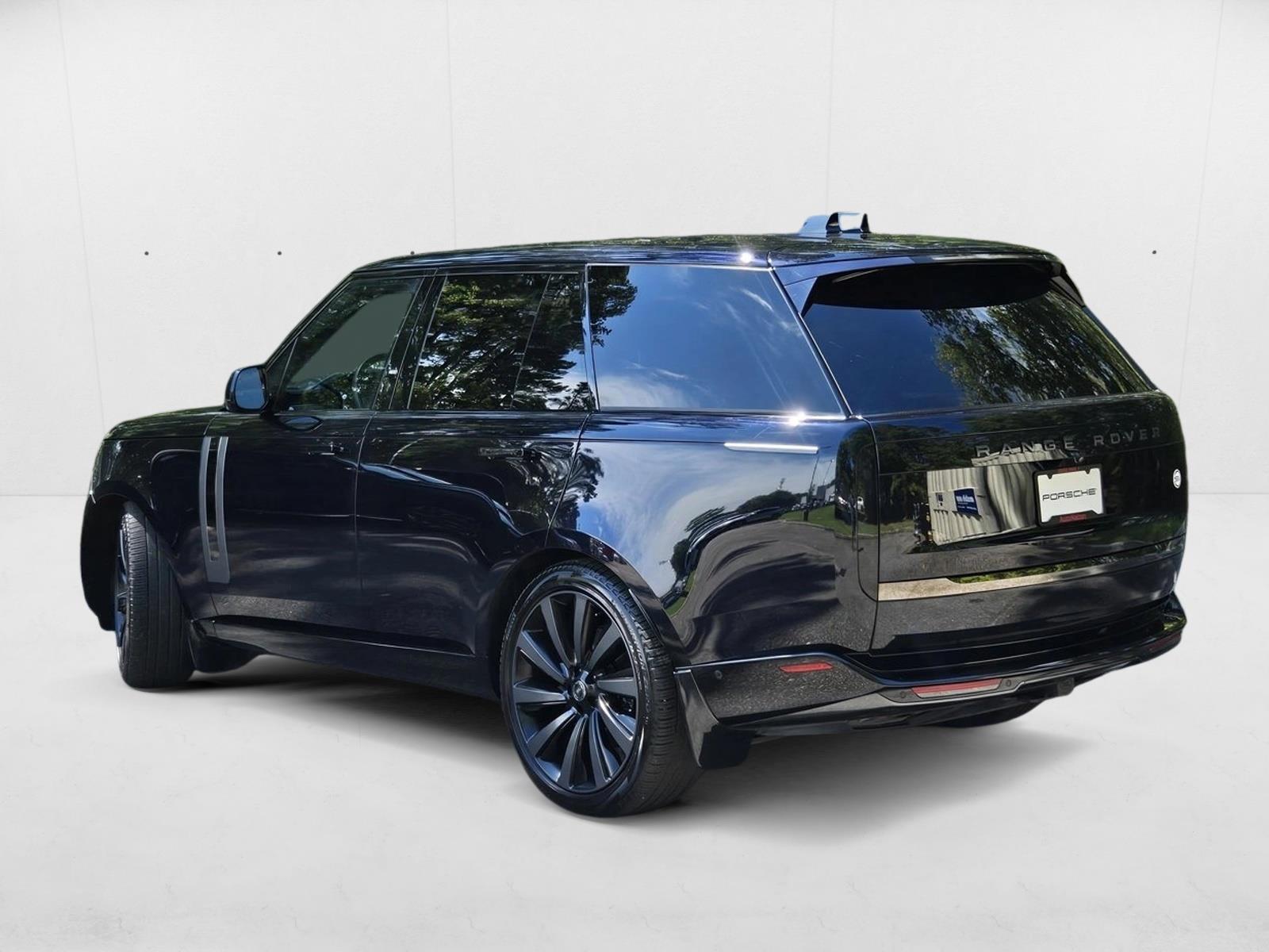 2023 Land Rover Range Rover SV photo 2