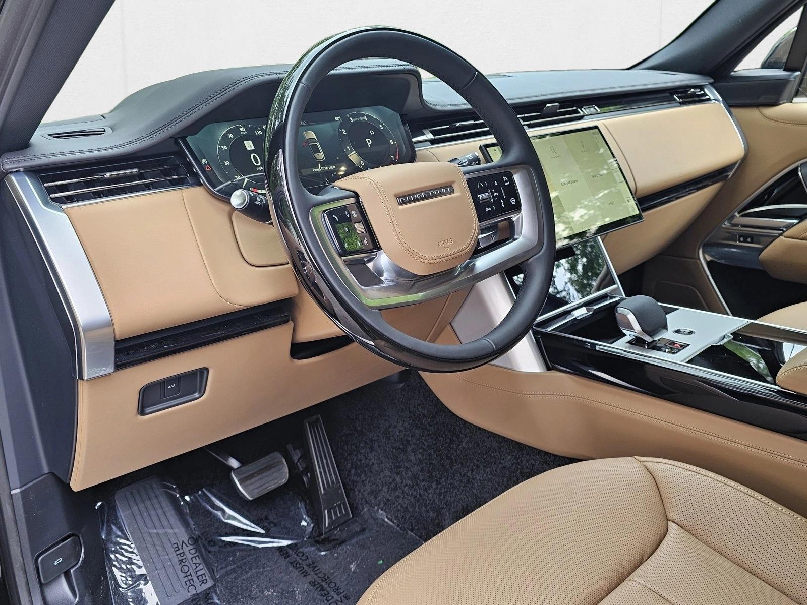 2025 Land Rover Range Rover SE photo 3