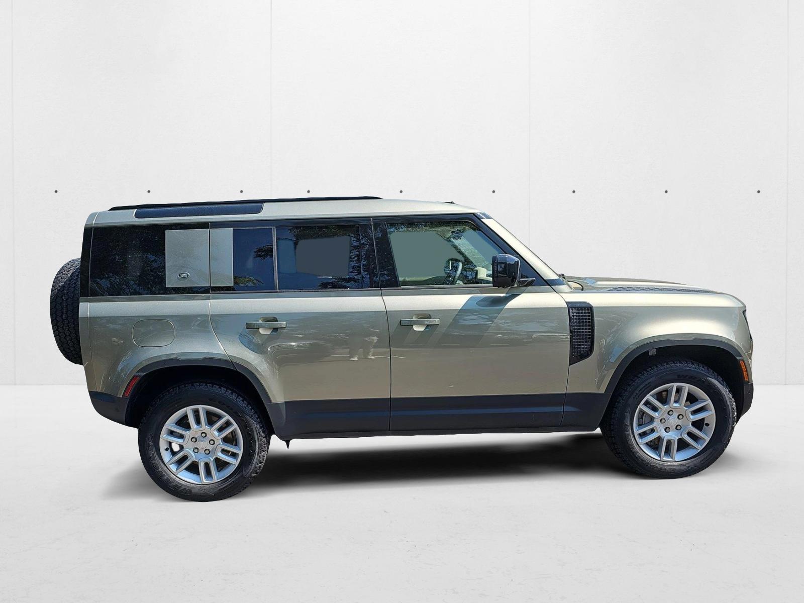 2024 Land Rover Defender 110 S photo 3