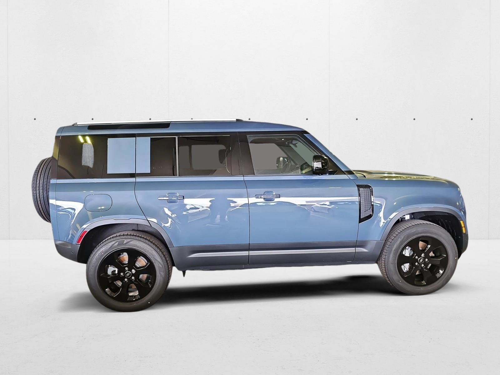 2025 Land Rover Defender 110 S photo 2