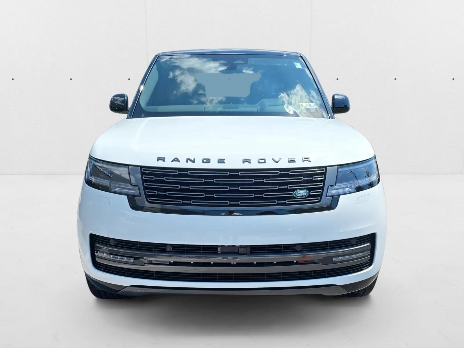 2025 Land Rover Range Rover SE photo 2
