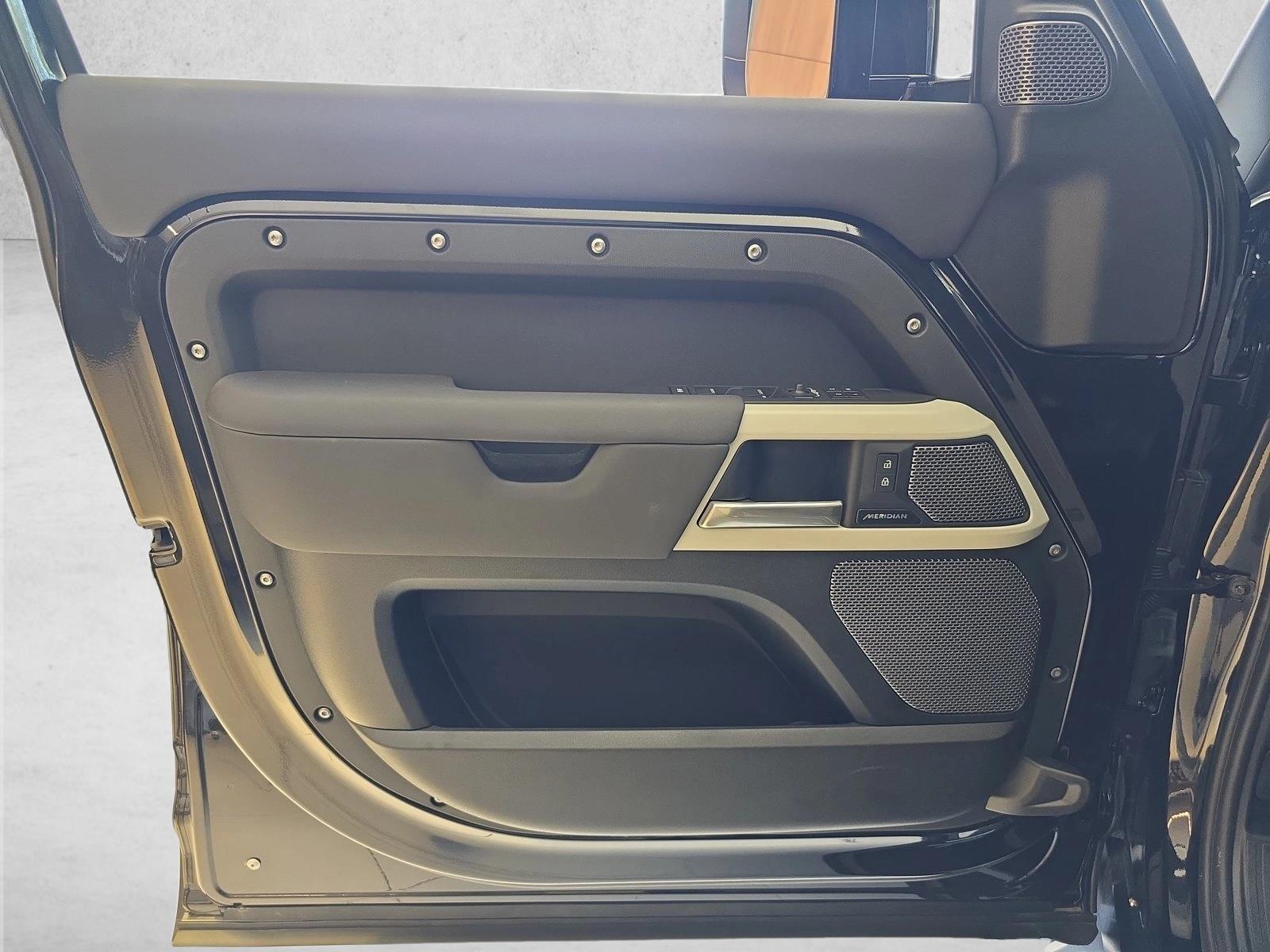 2024 Land Rover Defender S - Photo 26