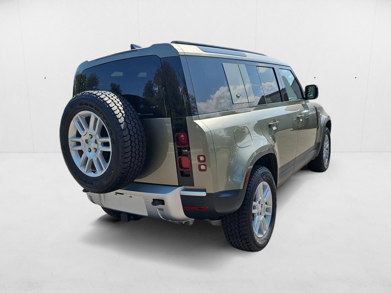 2024 Land Rover Defender 110 S photo 2