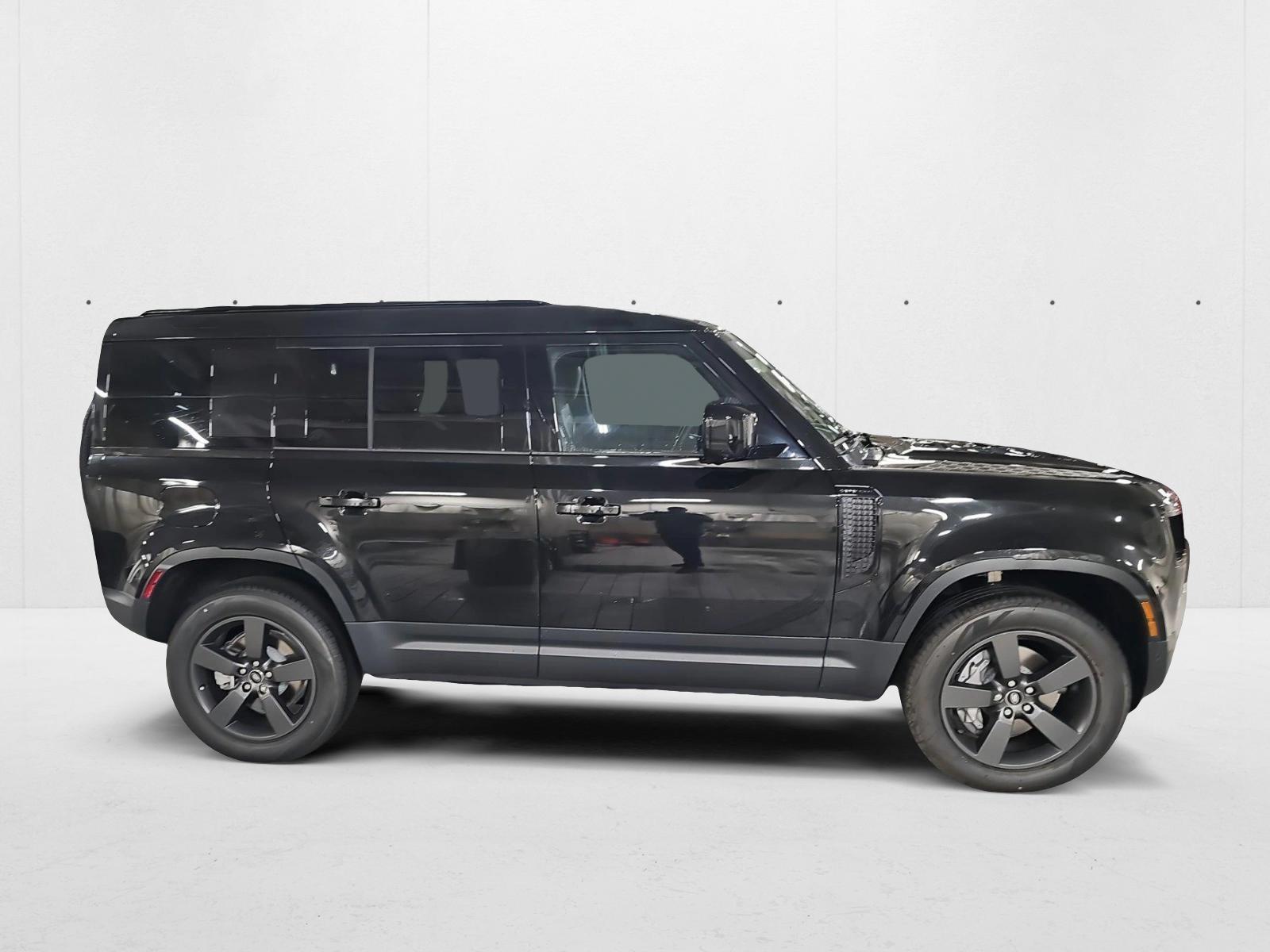 2025 Land Rover Defender 110 S photo 4