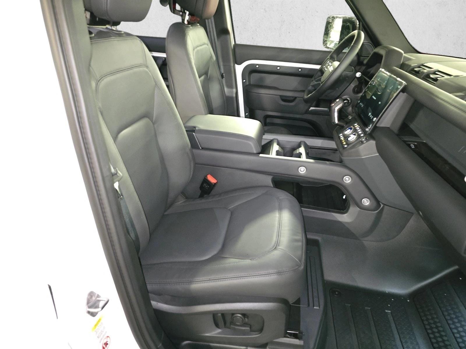 2026 Land Rover Defender X-Dynamic SE - Photo 10
