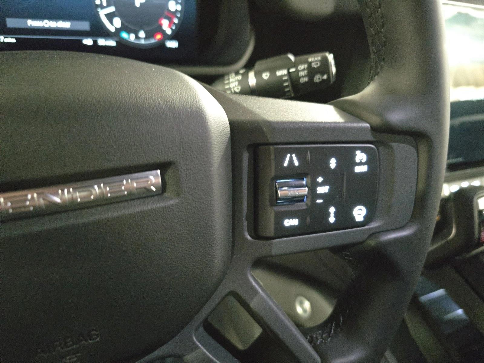 2026 Land Rover Defender X-Dynamic SE - Photo 18
