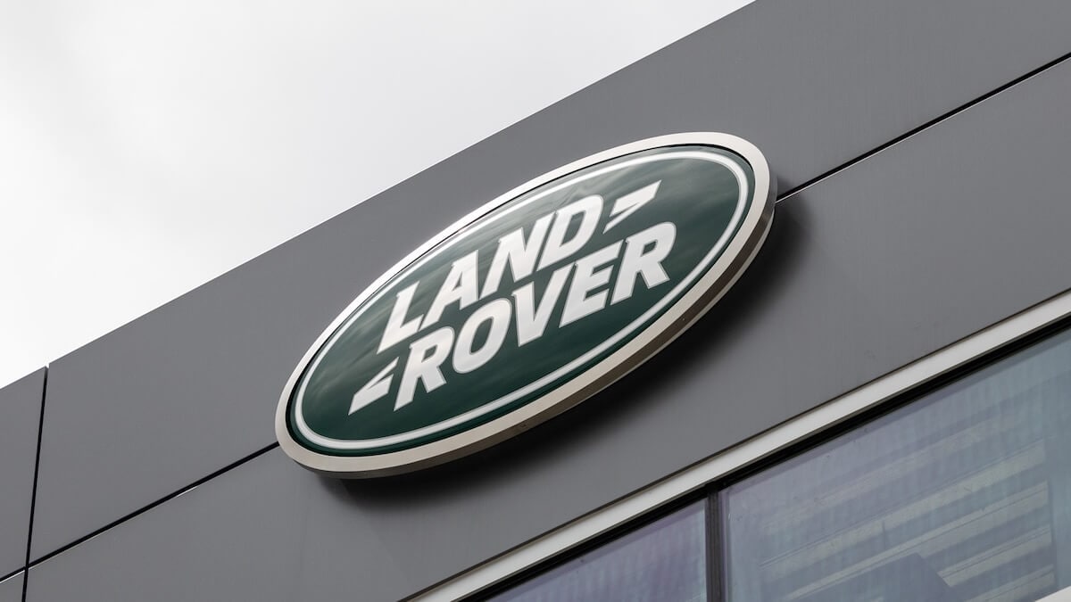 Land Rover signage on Land Rover New Rochelle