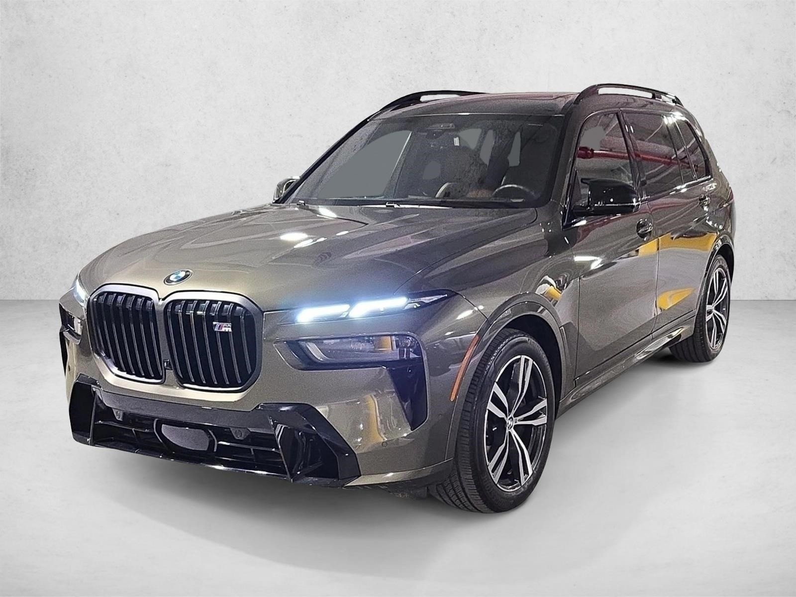 2025 BMW X7 M60i's photo