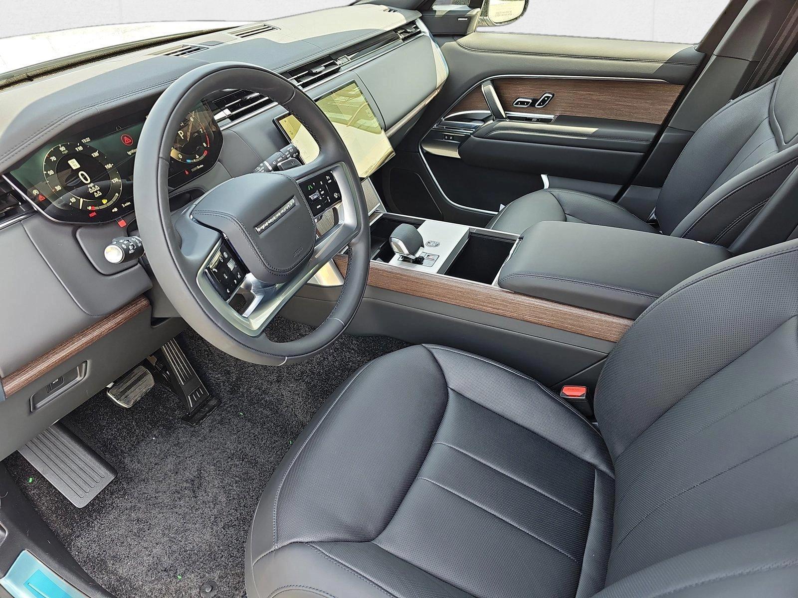 2025 Land Rover Range Rover SE - Photo 17