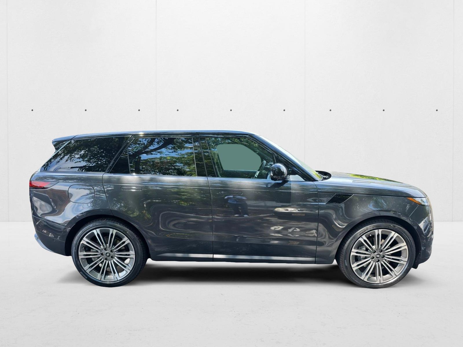 2025 Land Rover Range Rover Sport SE photo 4