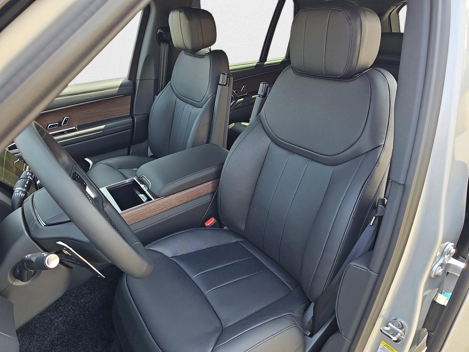 2025 Land Rover Range Rover SE - Photo 16