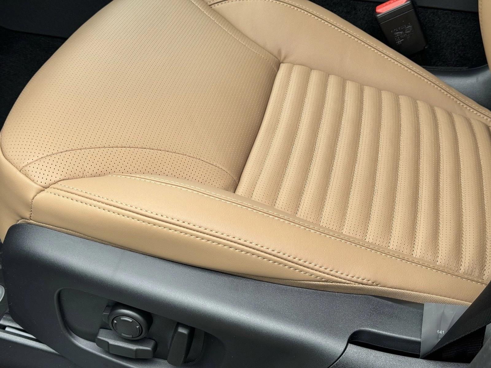 2024 Land Rover Discovery SE photo 3