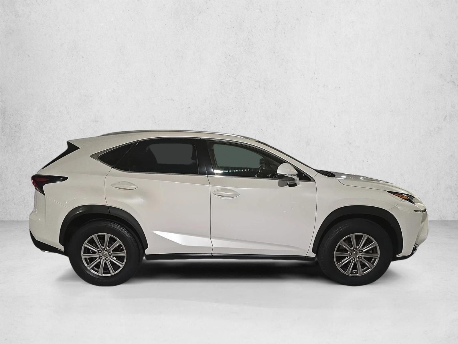 2017 Lexus NX 200t Luxury photo 4