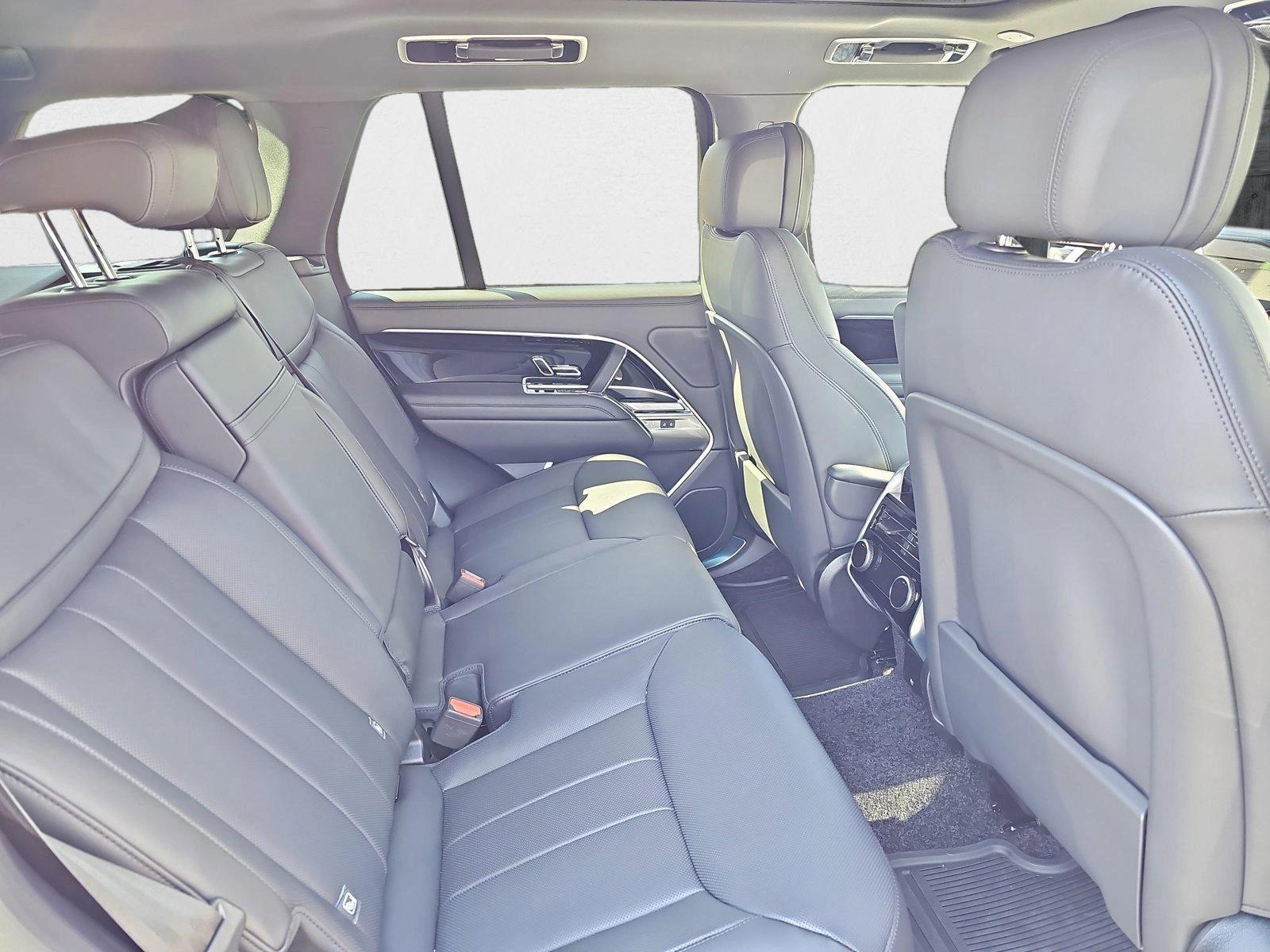 2025 Land Rover Range Rover SE - Photo 11