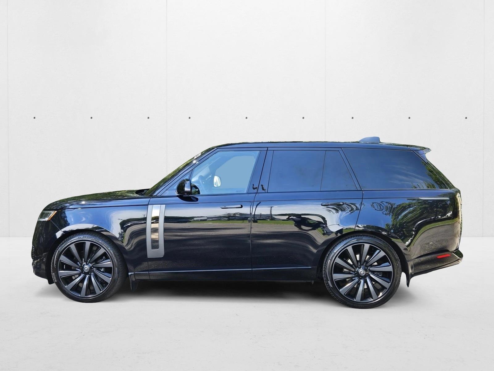 2023 Land Rover Range Rover SV photo 2